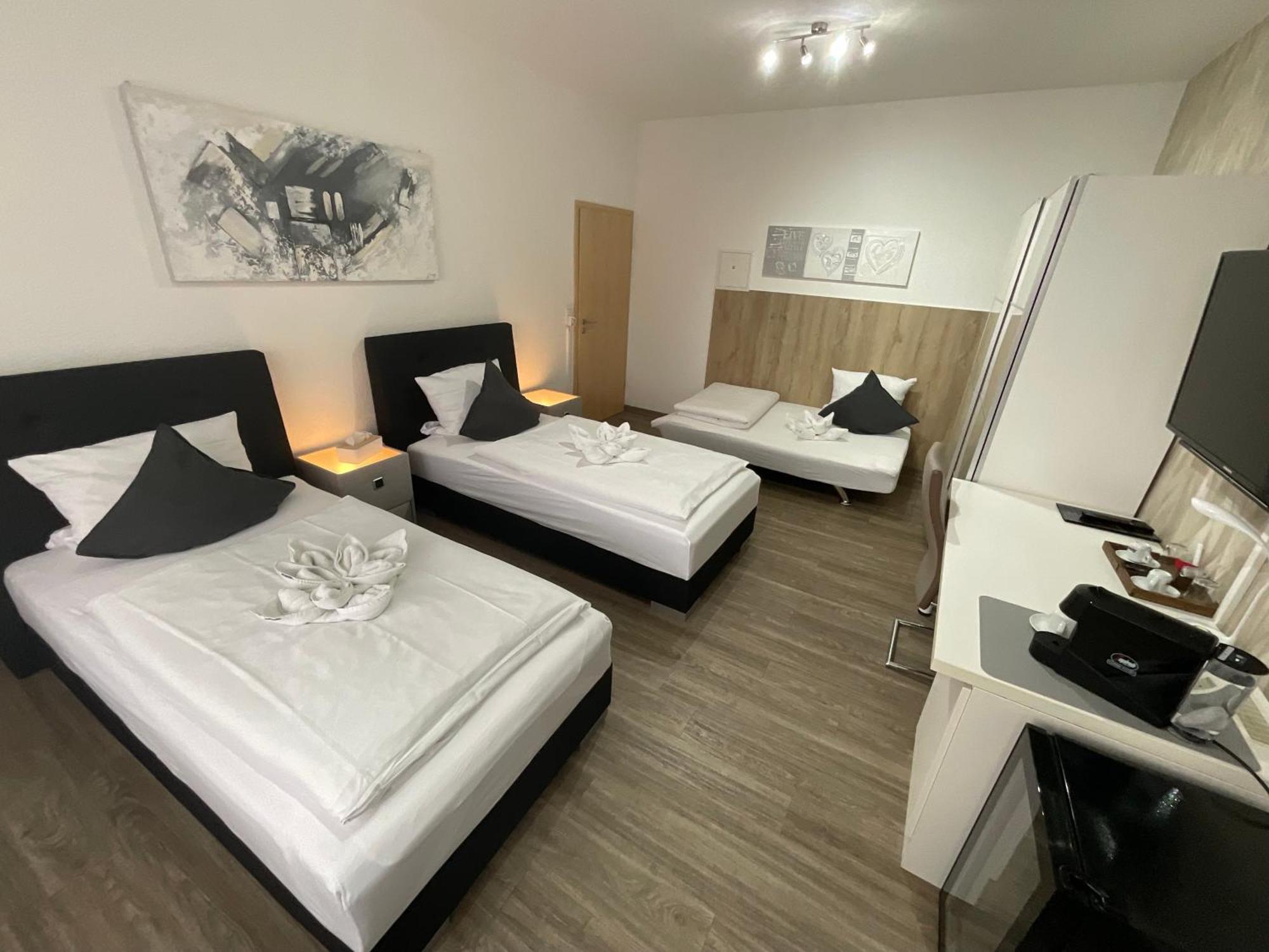Gaestehaus Wuerzburg 24H Estenfeld Luaran gambar
