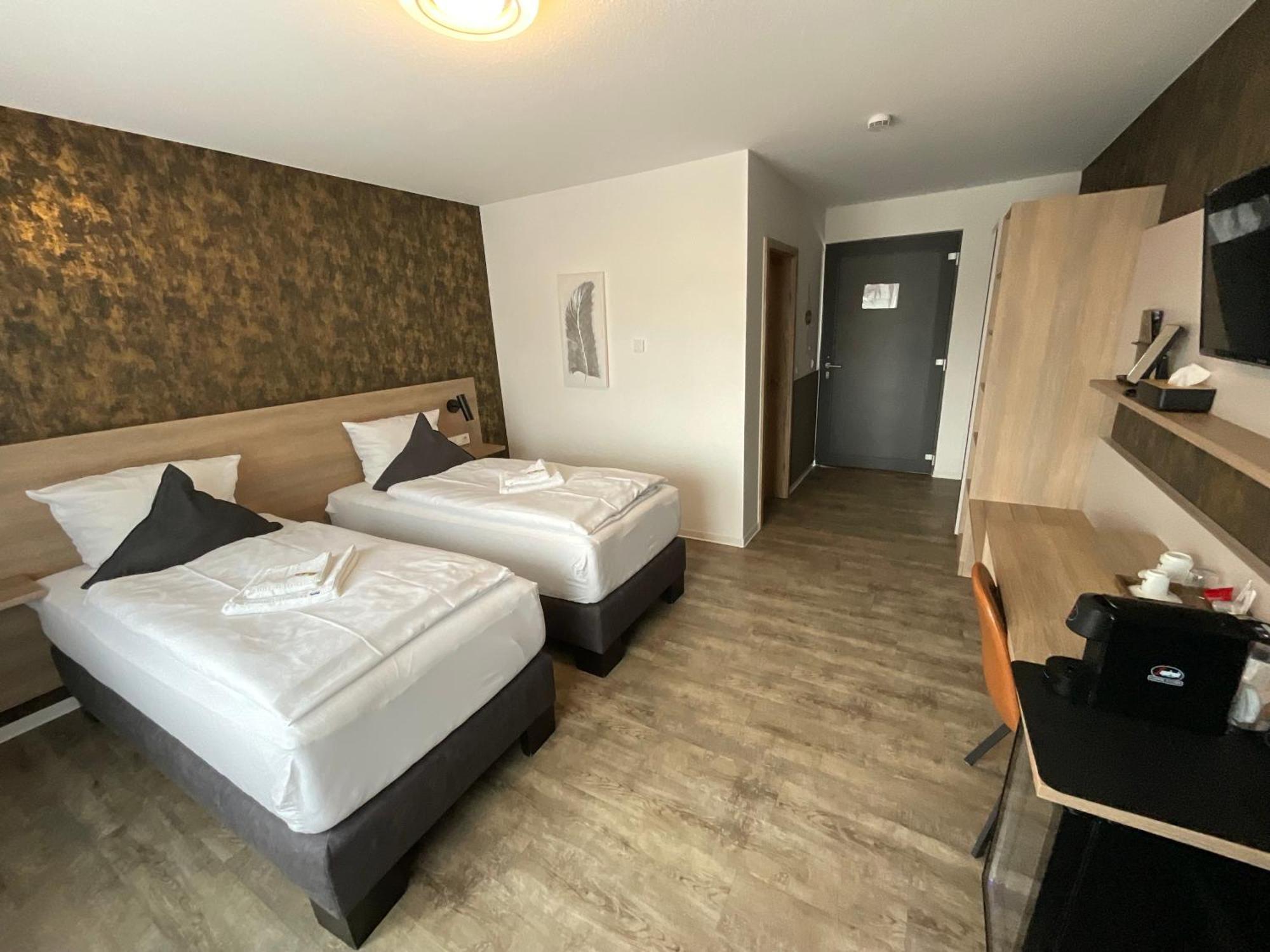Gaestehaus Wuerzburg 24H Estenfeld Luaran gambar